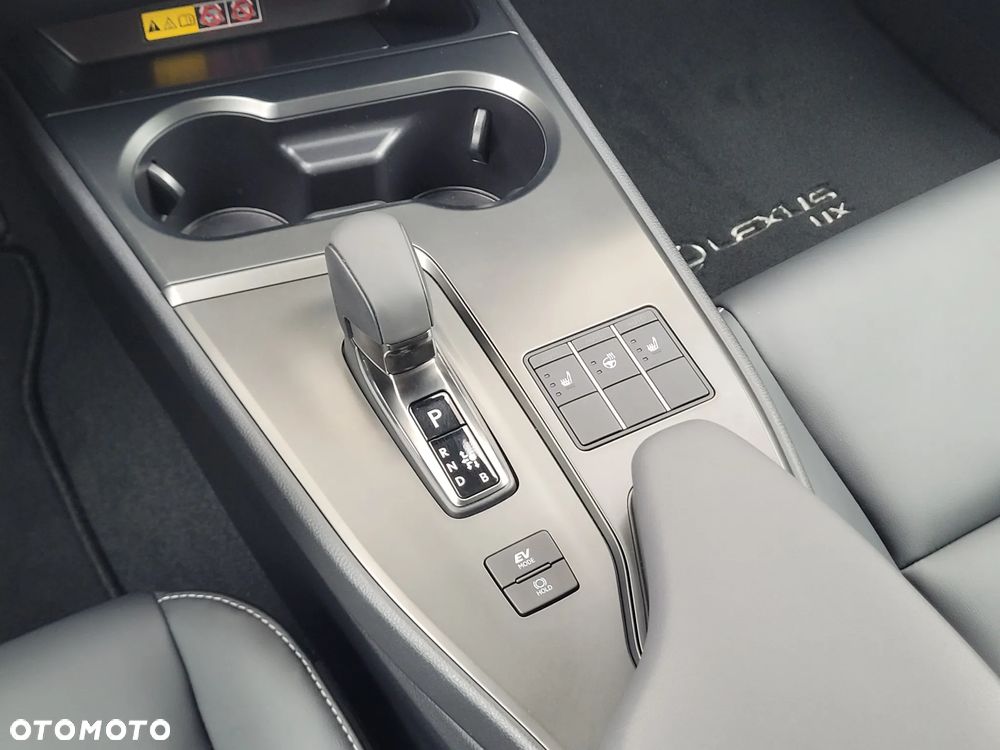 Lexus UX 300h F Sport Design - 16