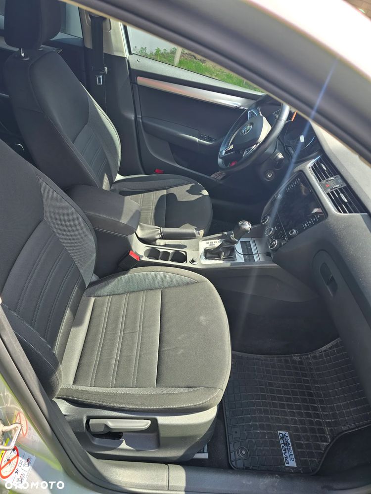 Skoda Octavia 1.6 TDI Ambition DSG - 10