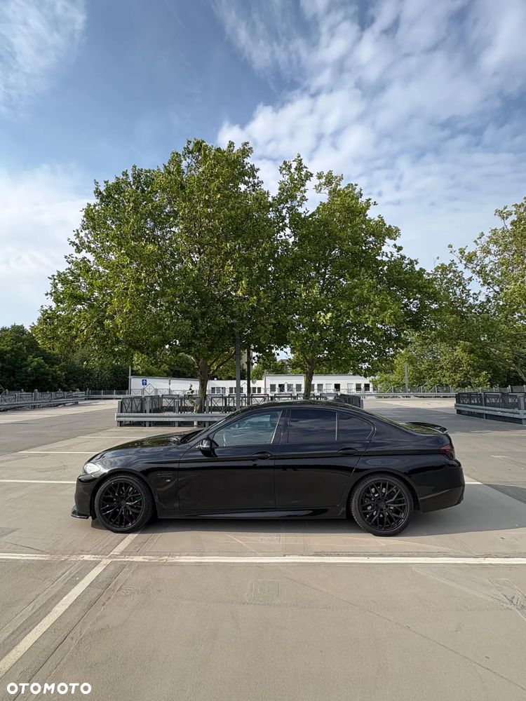 BMW Seria 5 520d xDrive - 11