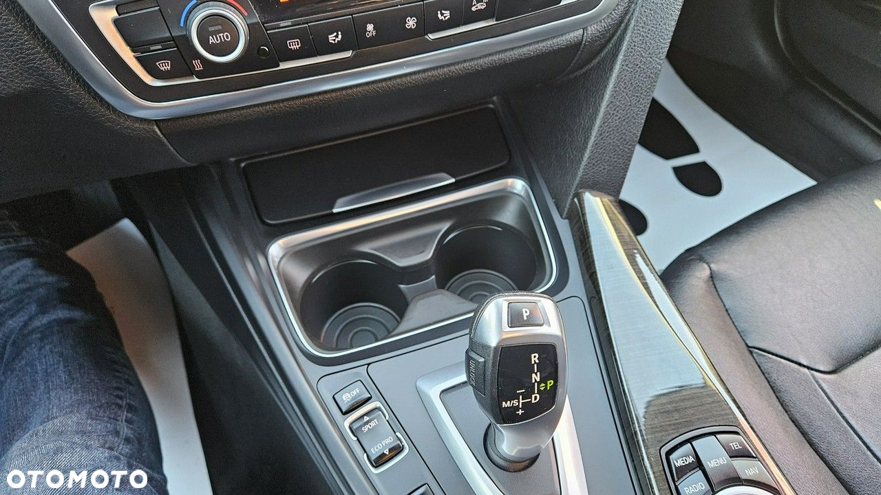 BMW Seria 3 320d Touring Luxury Line - 30