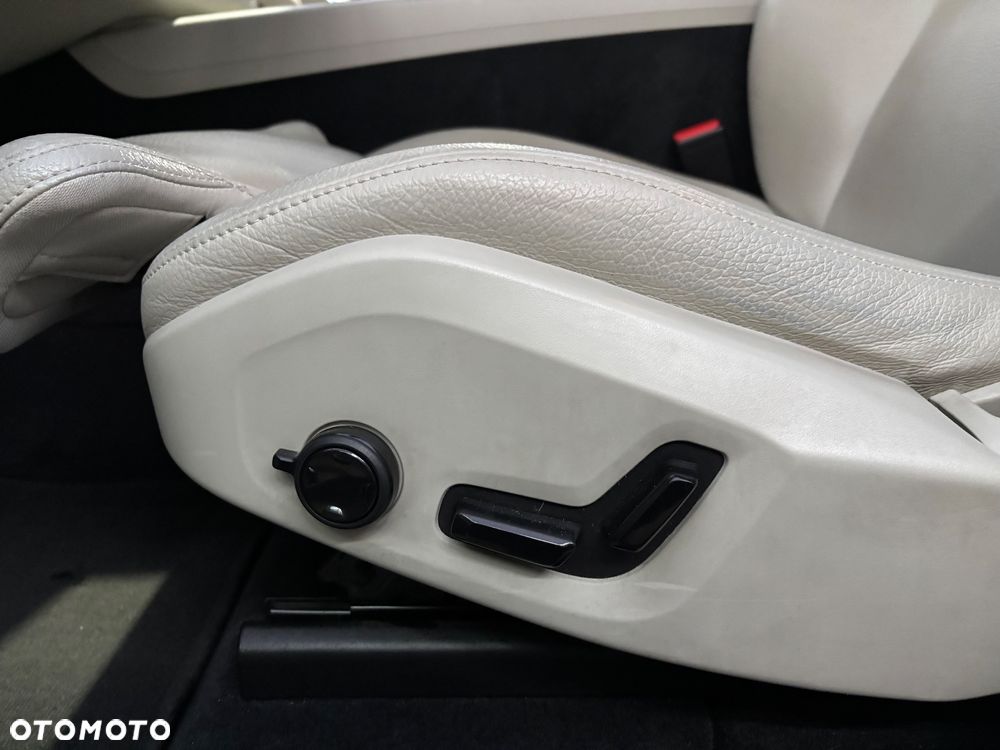 Volvo XC 60 B4 D Inscription - 22