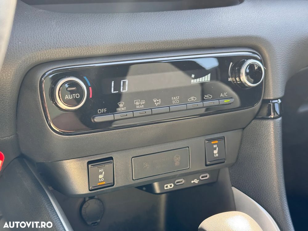 Toyota Yaris 1.5 VVT-i HSD Active - 17