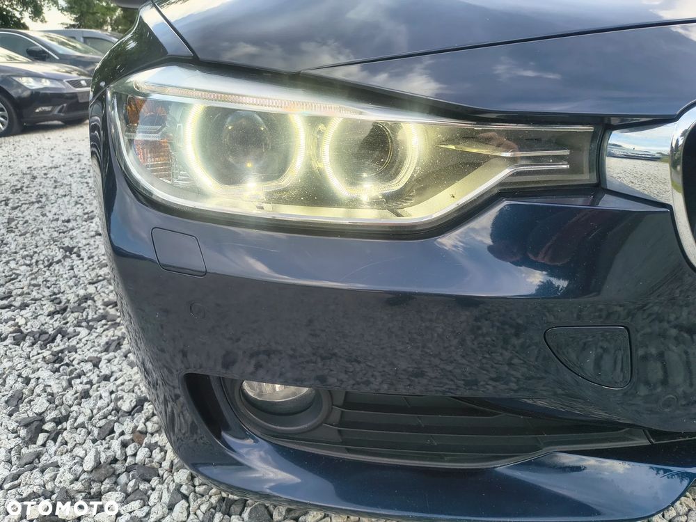 BMW Seria 3 320d DPF Edition Sport - 11