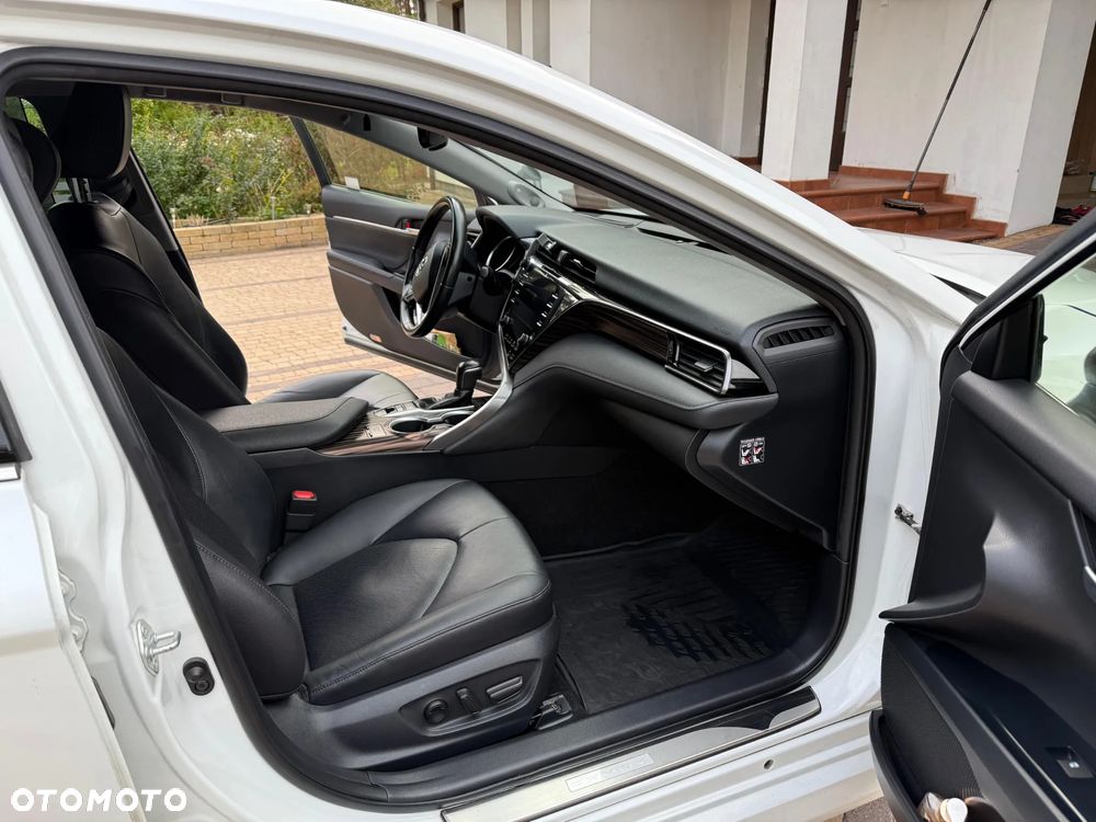Toyota Camry 2.5 Hybrid Executive CVT - 8