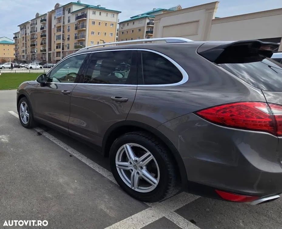 Porsche Cayenne - 4