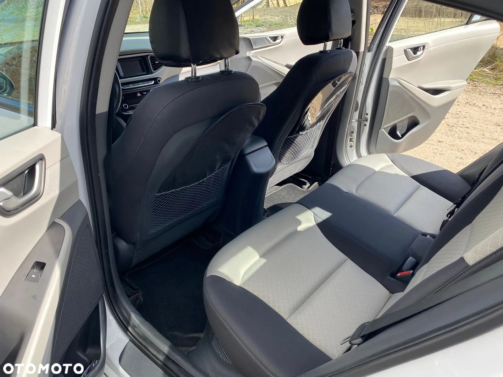 Hyundai IONIQ hybrid Business - 21