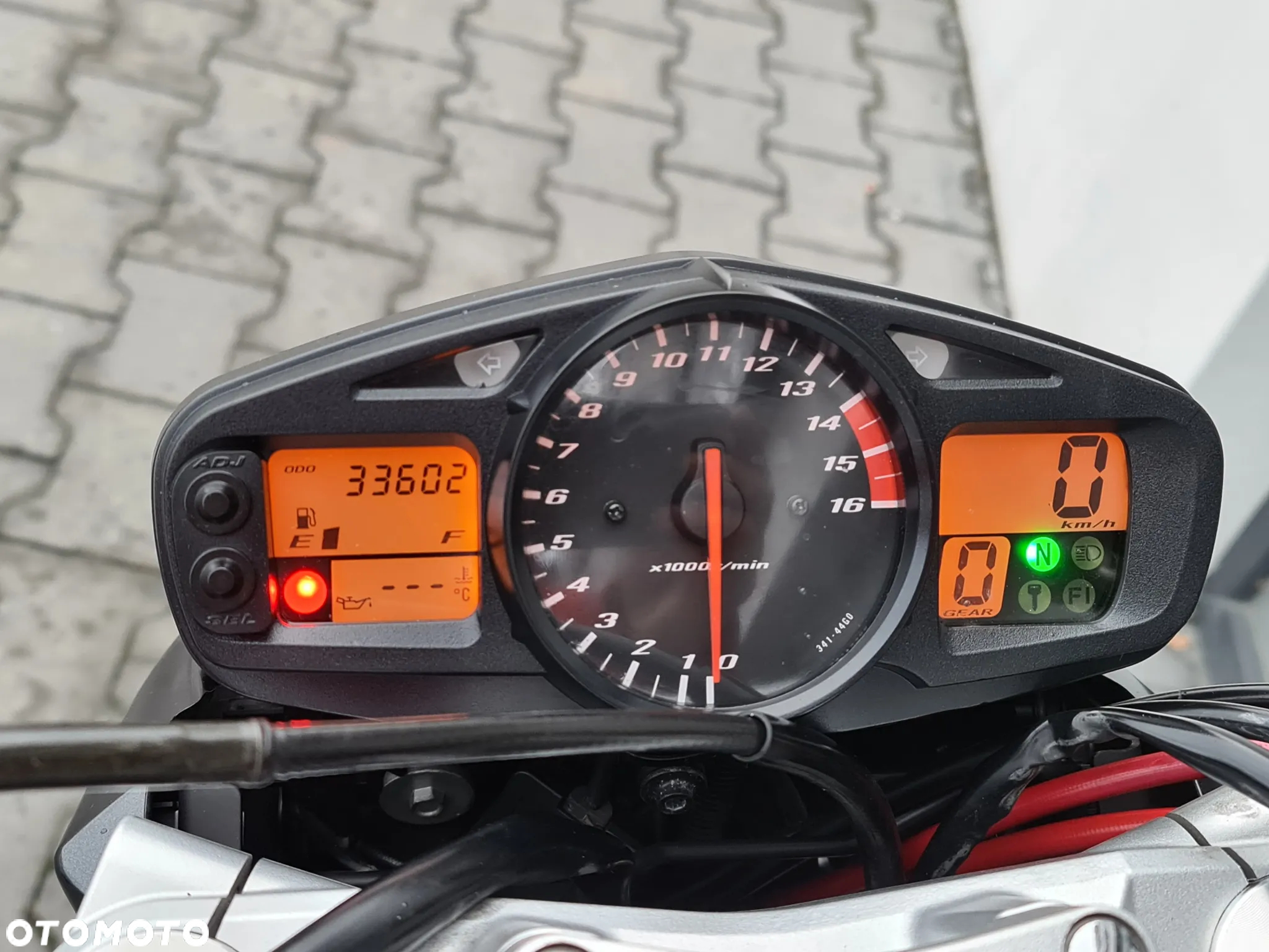 Suzuki GSR - 10