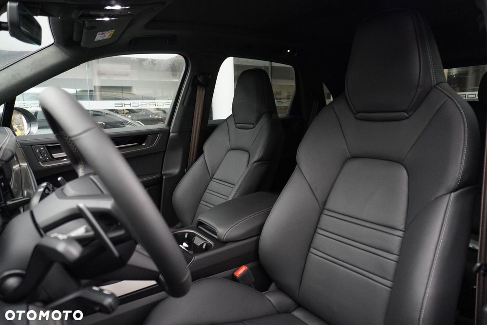 Porsche Cayenne - 34