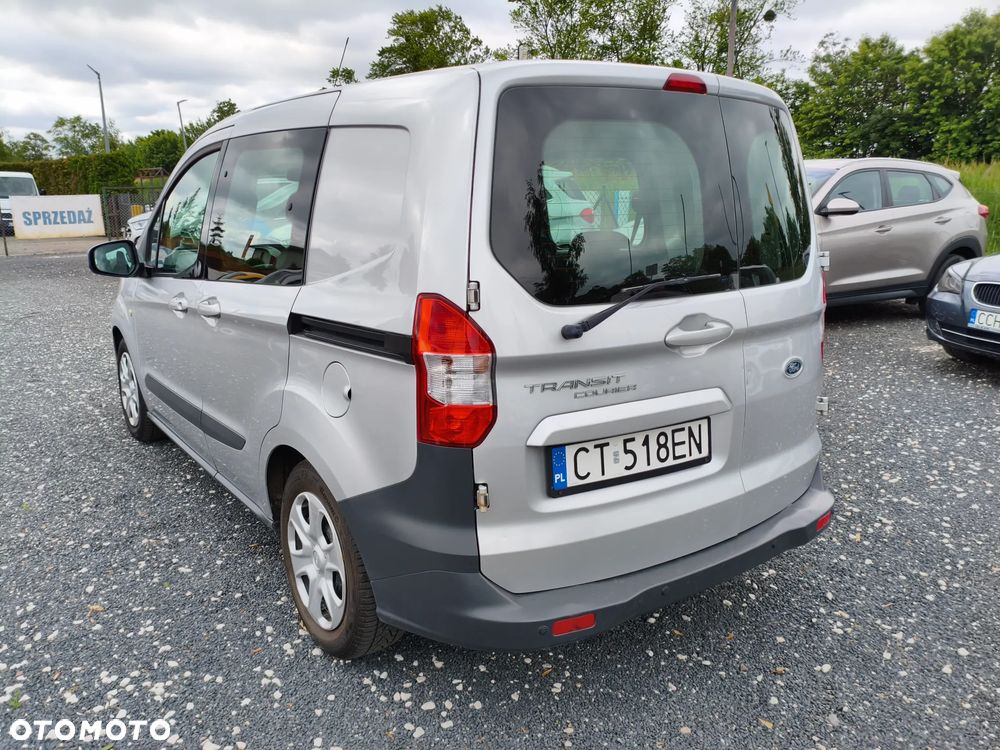 Ford Transit Courier - 10