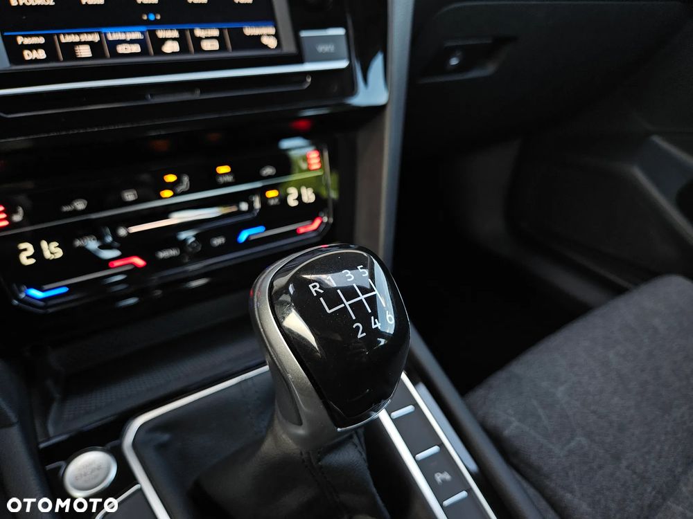 Volkswagen Passat 2.0 TDI EVO Business - 23
