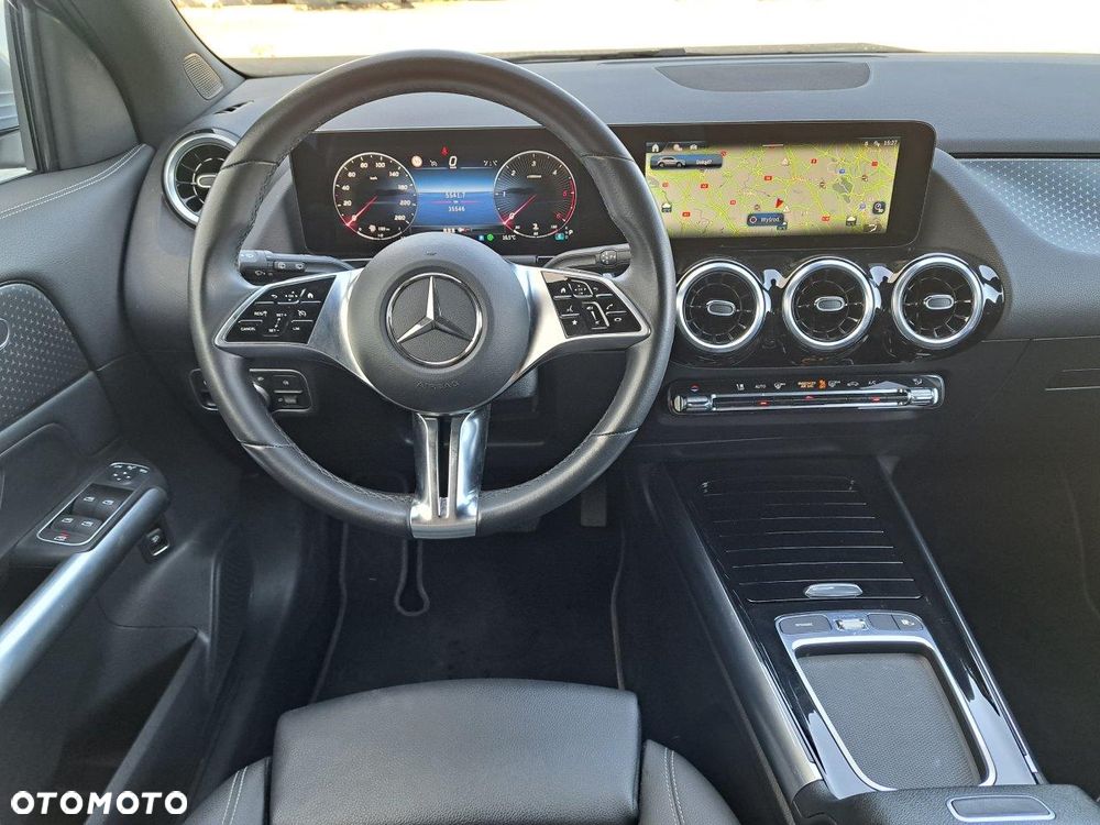 Mercedes-Benz GLA 180 d - 18