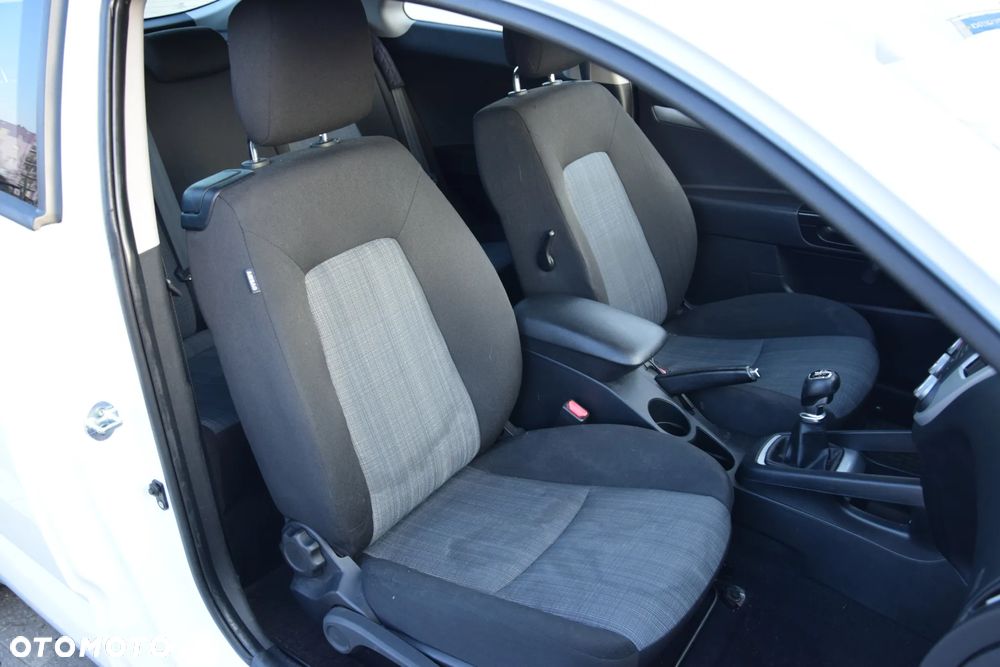 Kia Ceed 1.4 L - 6