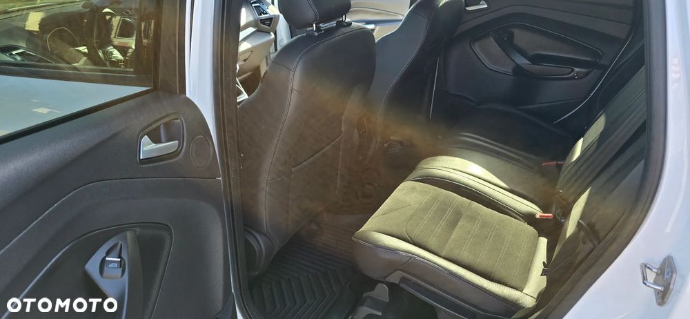 Ford Kuga 2.0 TDCi 2x4 ST-Line - 14