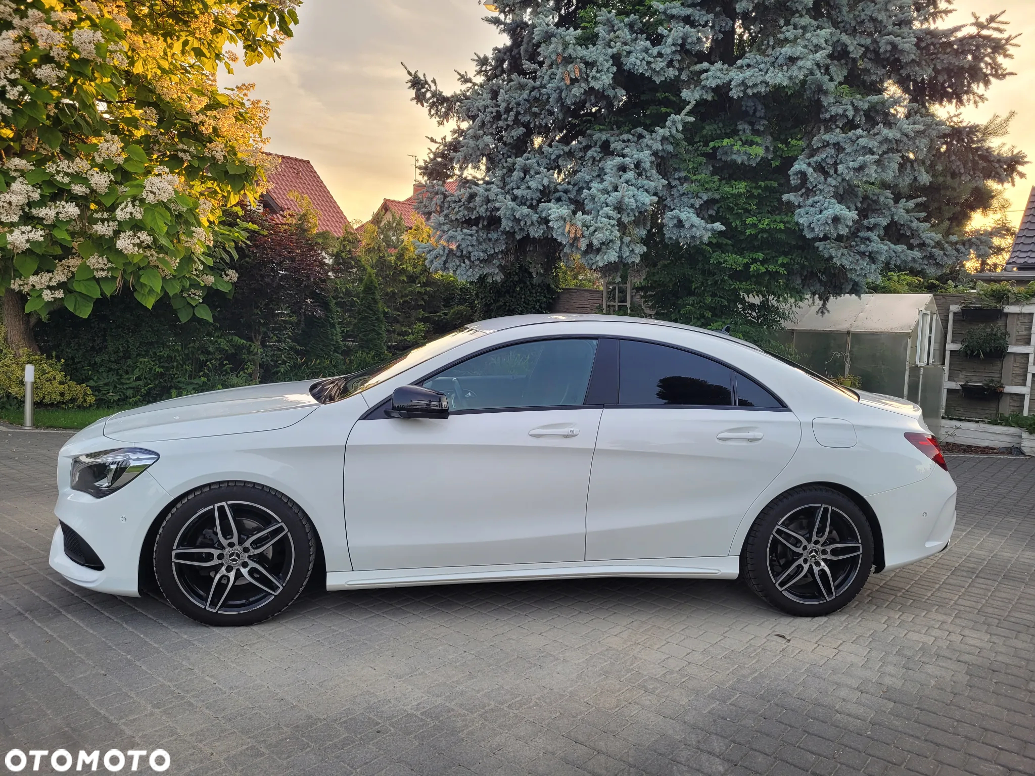 Mercedes-Benz CLA 200 7G-DCT AMG Line - 3