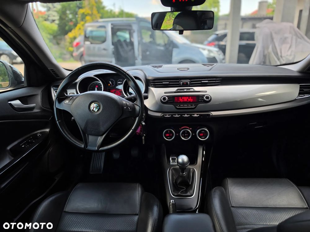 Alfa Romeo Giulietta - 33