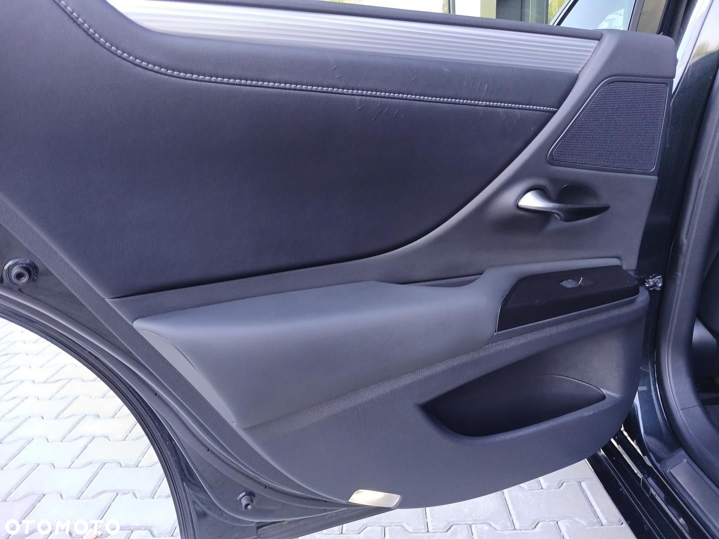 Lexus ES 300h F Sport Edition - 26