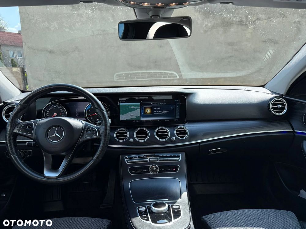 Mercedes-Benz Klasa E 250 9G-TRONIC Avantgarde - 4