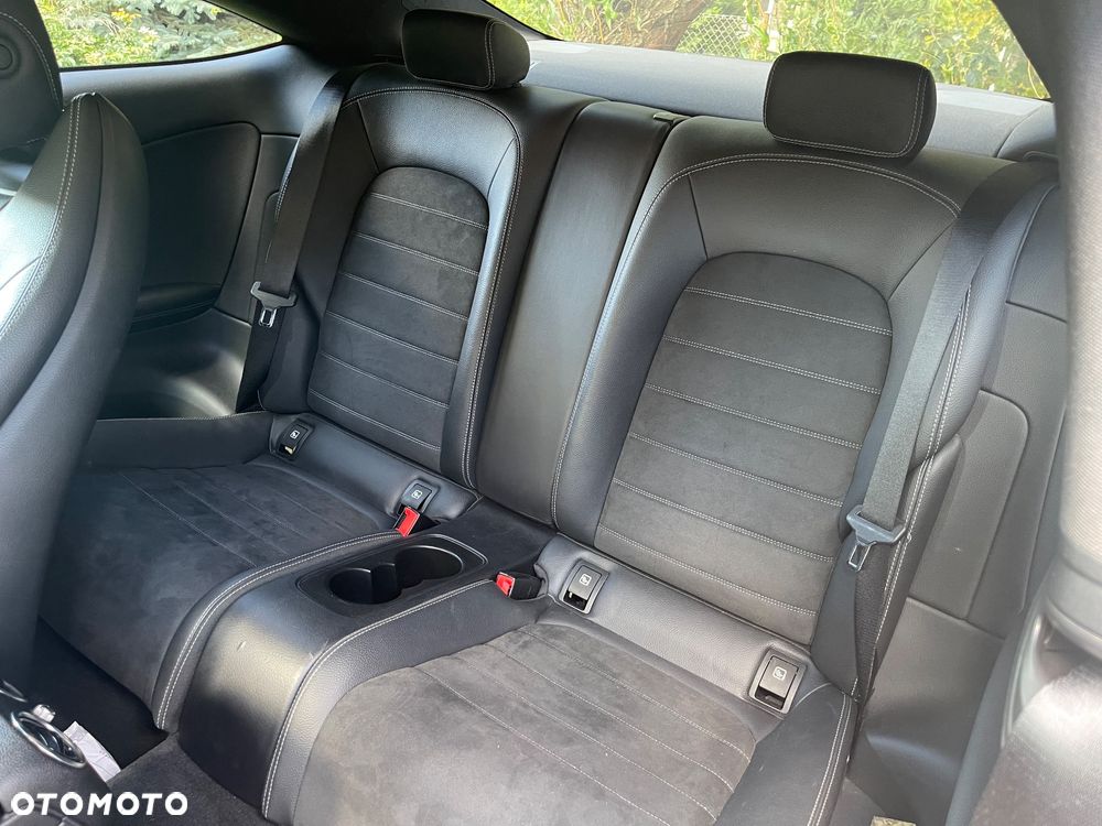 Mercedes-Benz Klasa C 300 7G-TRONIC AMG Line - 24