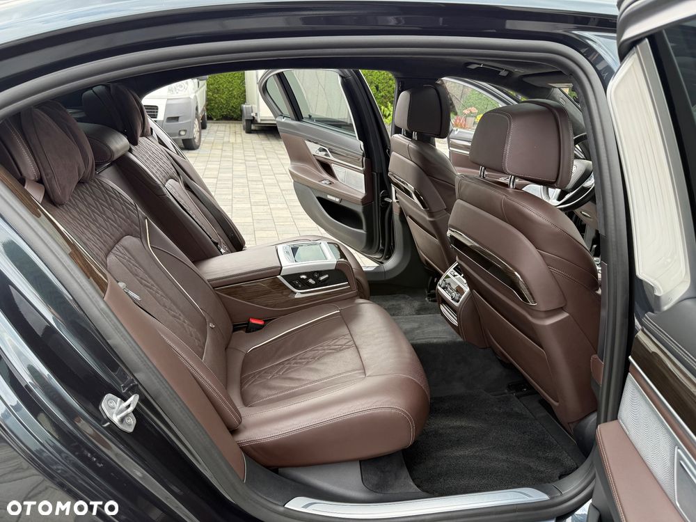 BMW Seria 7 750Ld xDrive - 28