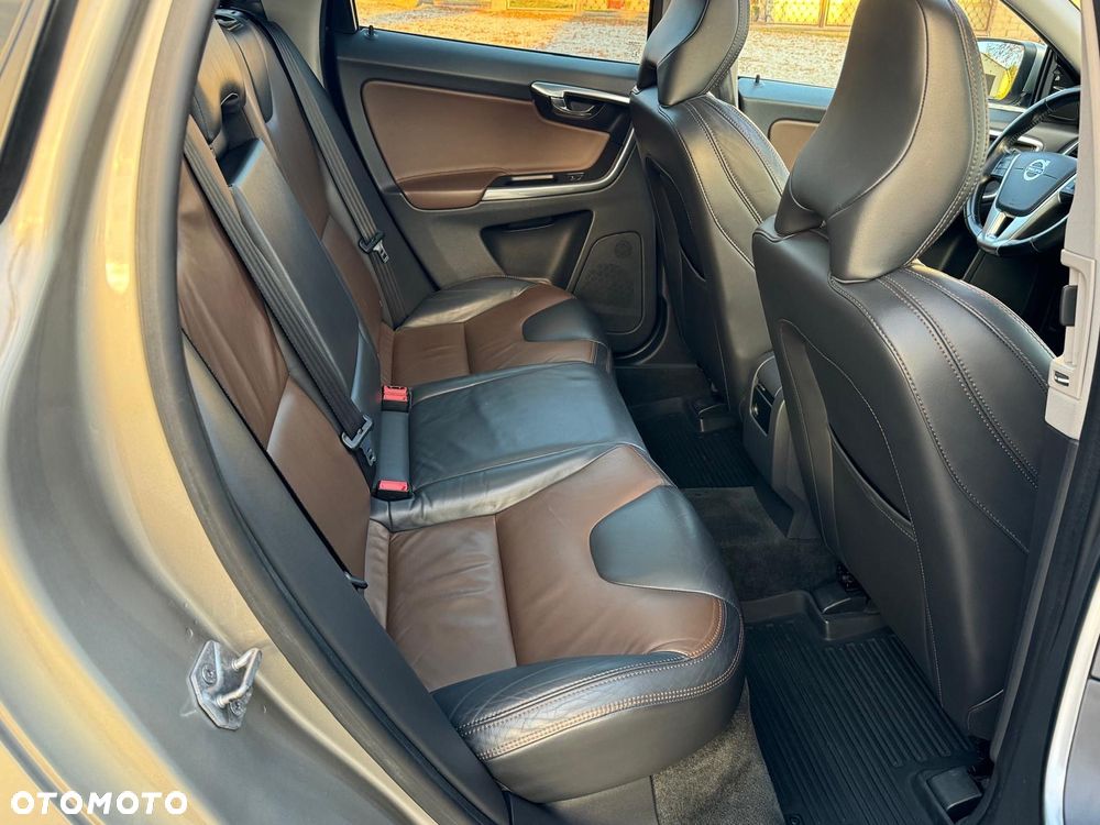 Volvo XC 60 D4 Geartronic Summum - 18