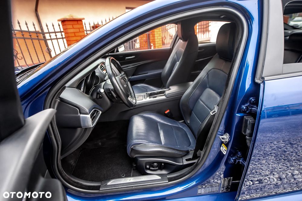 Jaguar XE 20d R-Sport Ingenium Edition - 18