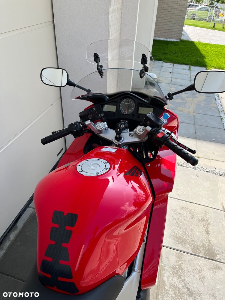 Honda VFR - 12