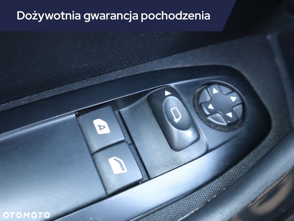 Peugeot 208 - 17