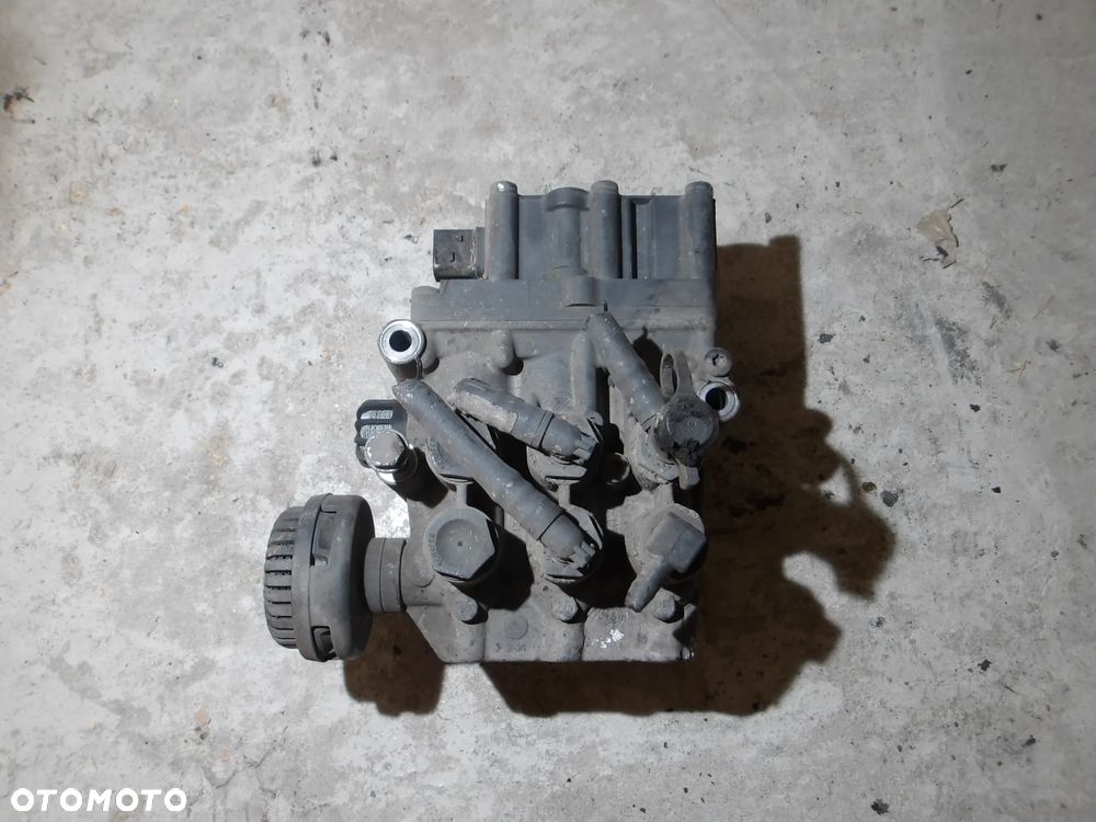 ZAWÓR PNEUMATYCZNY MERCEDES ACTROS MP4 2018r. 4728901016 - 2