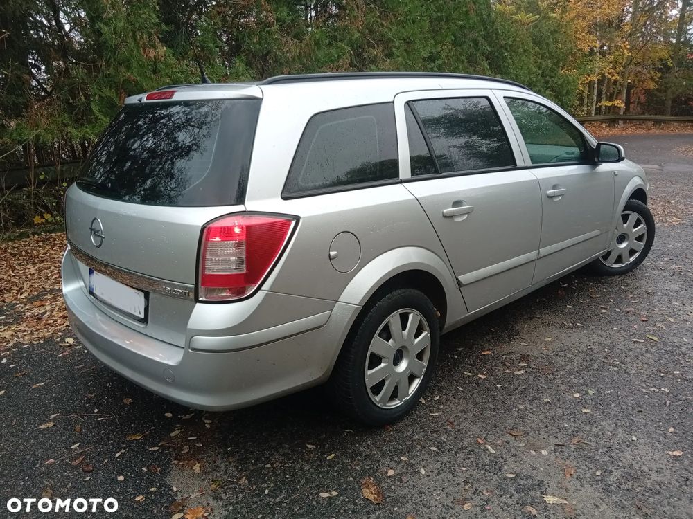 Opel Astra 2009 photo 2