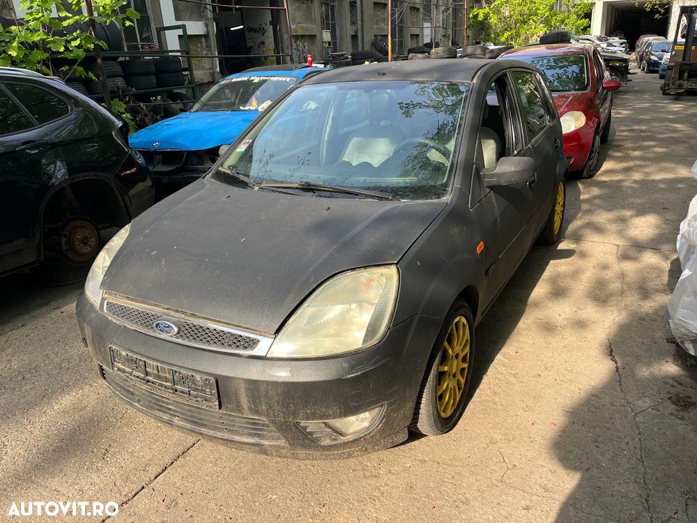 Dezmembrez Ford Fiesta MK5 non facelift negru raptor 1,4 TDCI 2003 carlig tractare - 9