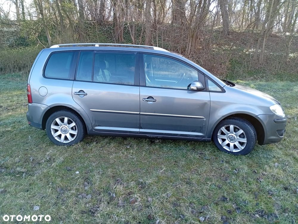 Volkswagen Touran 2.0 TDI Highline - 4