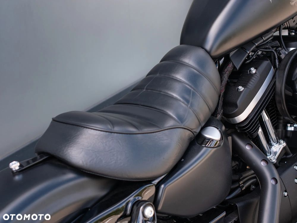 Harley-Davidson Sportster Iron 883 - 13