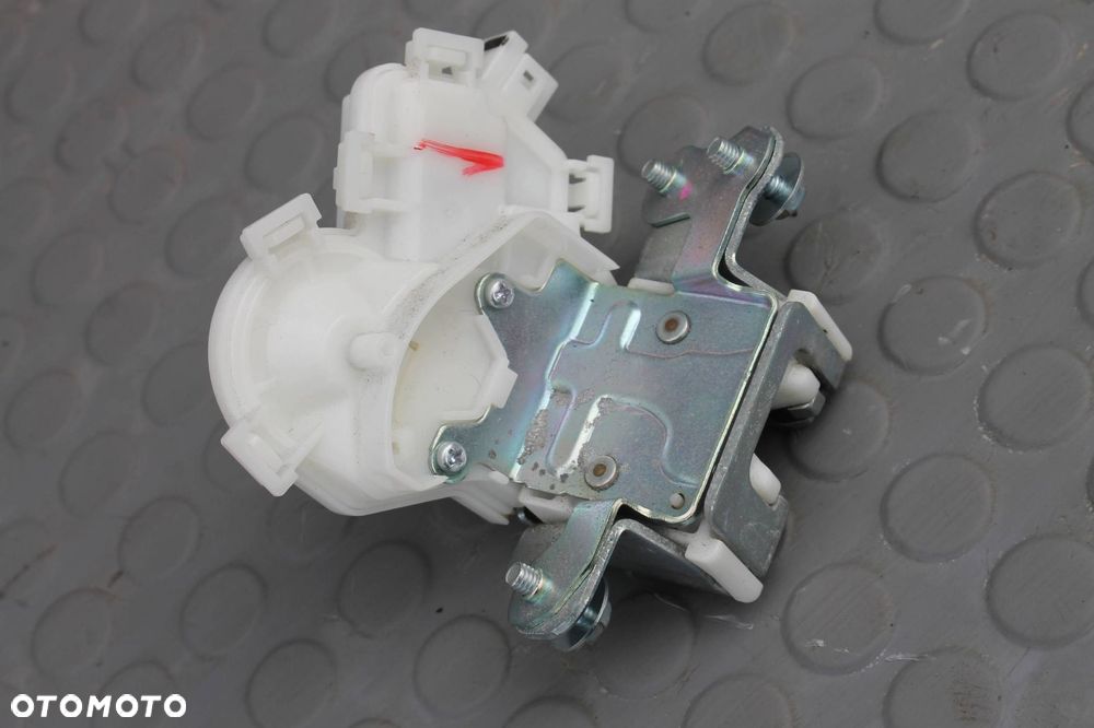 zamek klapy bagażnika tył mitsubishi eclipse cross 2017- - 4