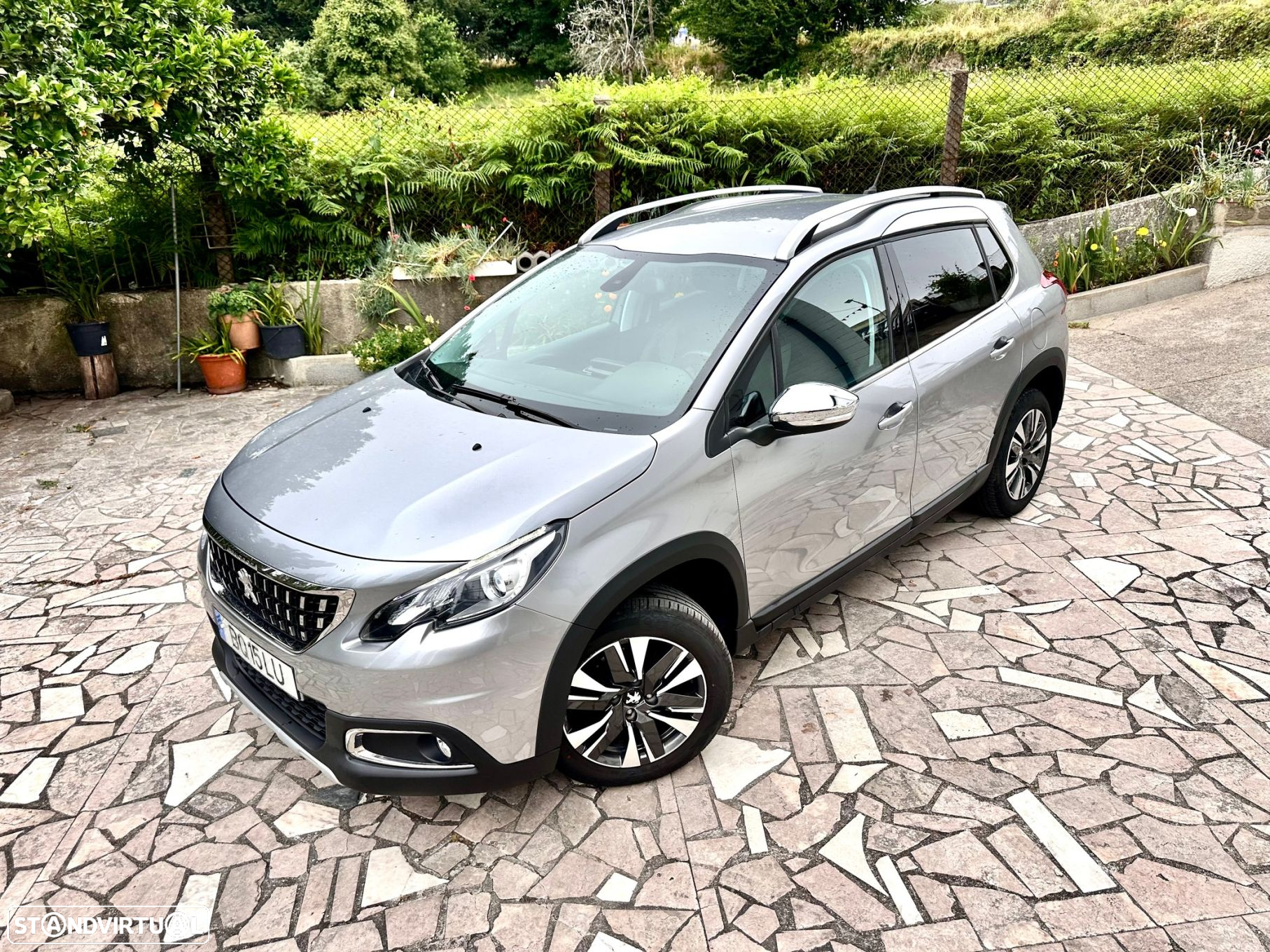 Peugeot 2008 1.2 PureTech Allure - 2