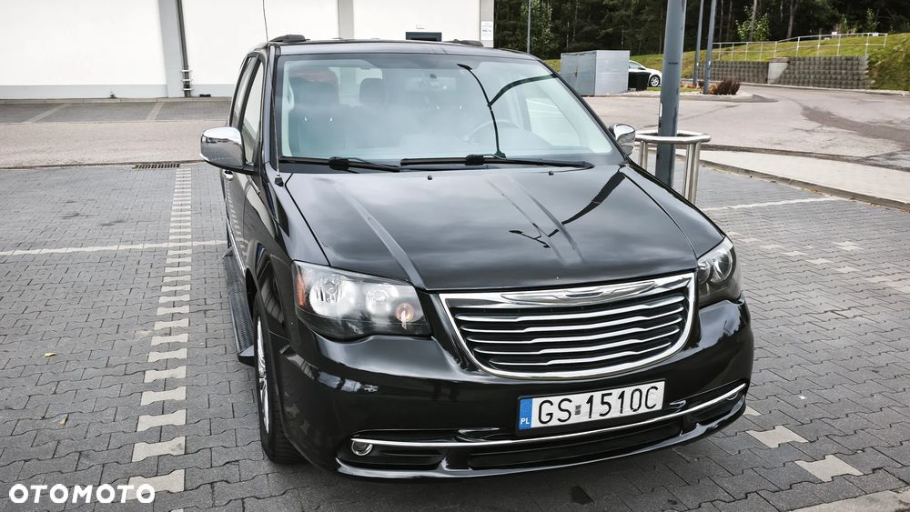 Chrysler Town & Country 3.6 Limited - 8