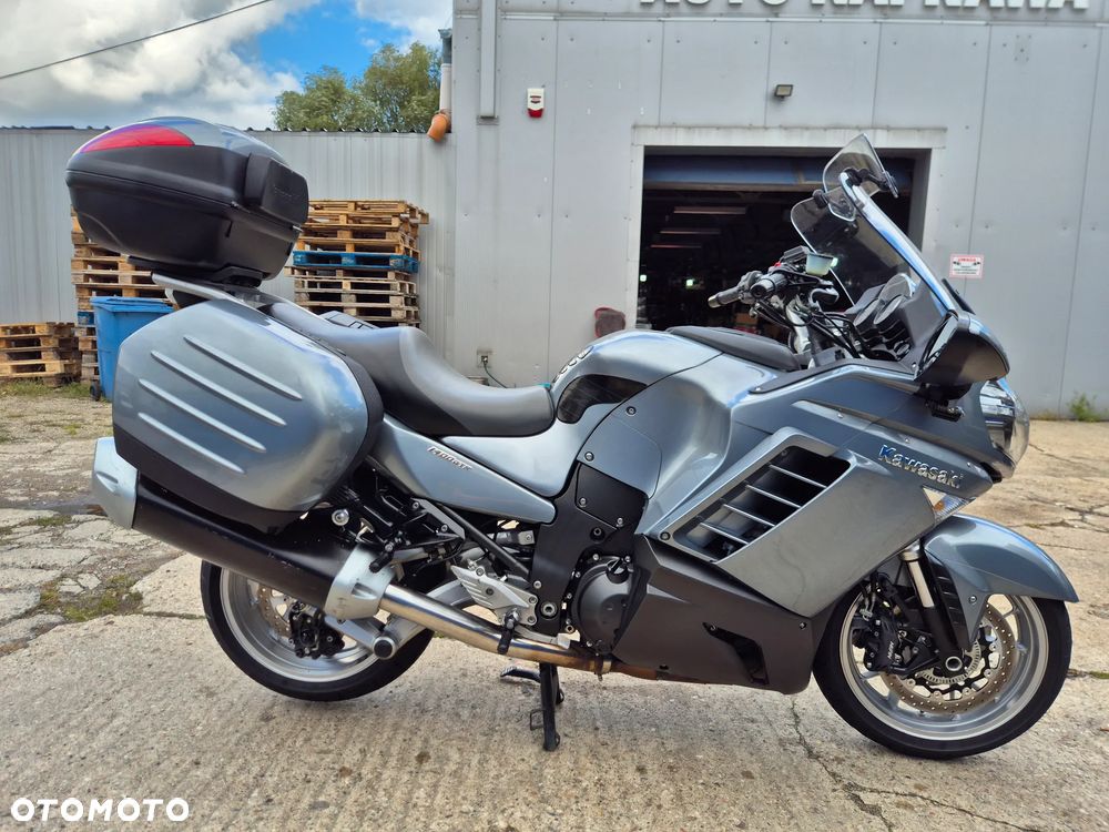 Kawasaki GTR - 10