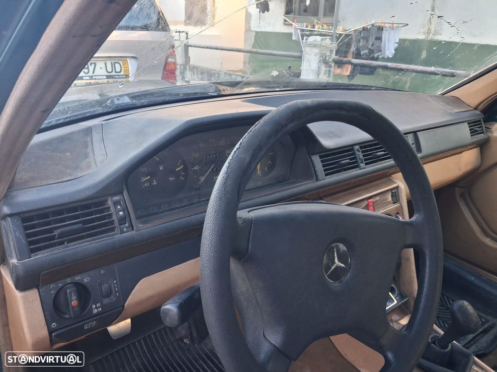 Mercedes-Benz E 200 D - 5