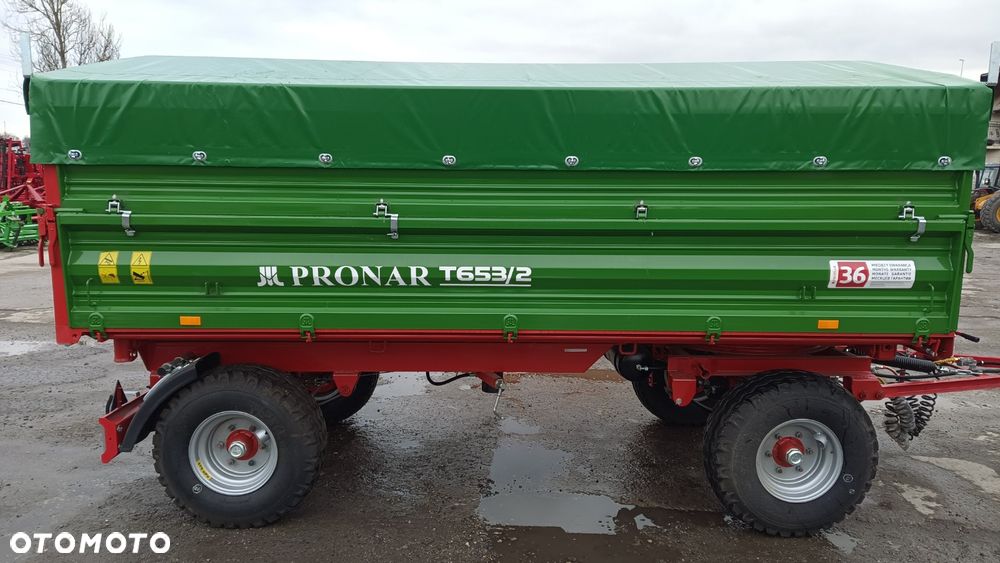 Pronar Przyczepa dwuosiowa paletowa Pronar PT-610 -10-ton, Przyczepa Pronar PT-653/2 - 6-ton z mechanizmem trójstronnego wywrotu, nadstawy, plandeka, balkon - 25