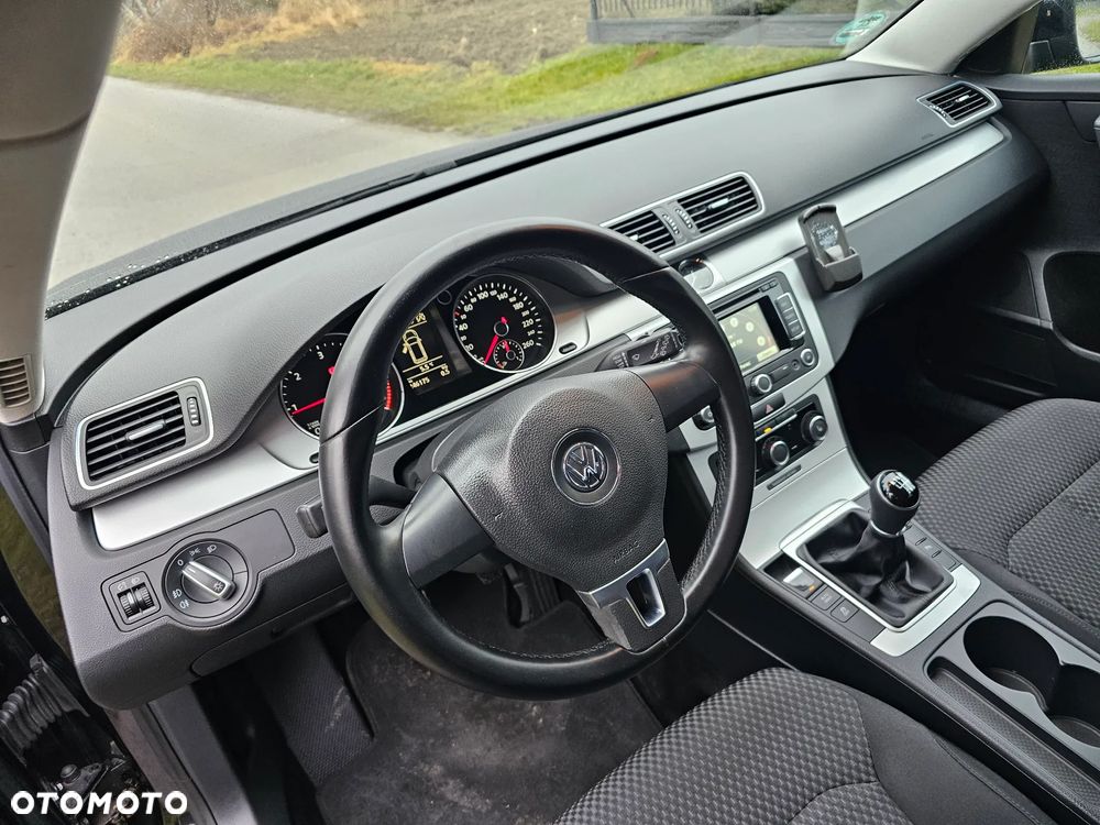 Volkswagen Passat 2.0 TDI DPF BlueMotion Technology Comfortline - 10