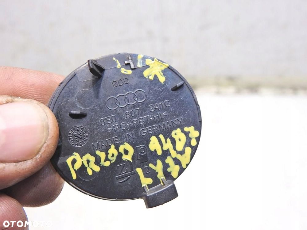 ZAŚLEPKA HAKA ZDERZAKA PRZÓD LY7W AUDI A4 B7 8E0807241C - 2