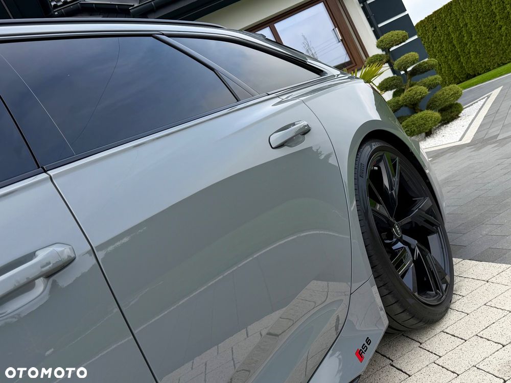 Audi RS6 Avant - 17