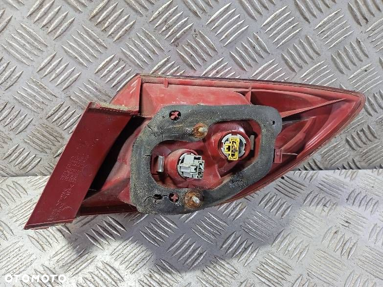 LAMPA LEWA TYLNA MAZDA 3 - 2