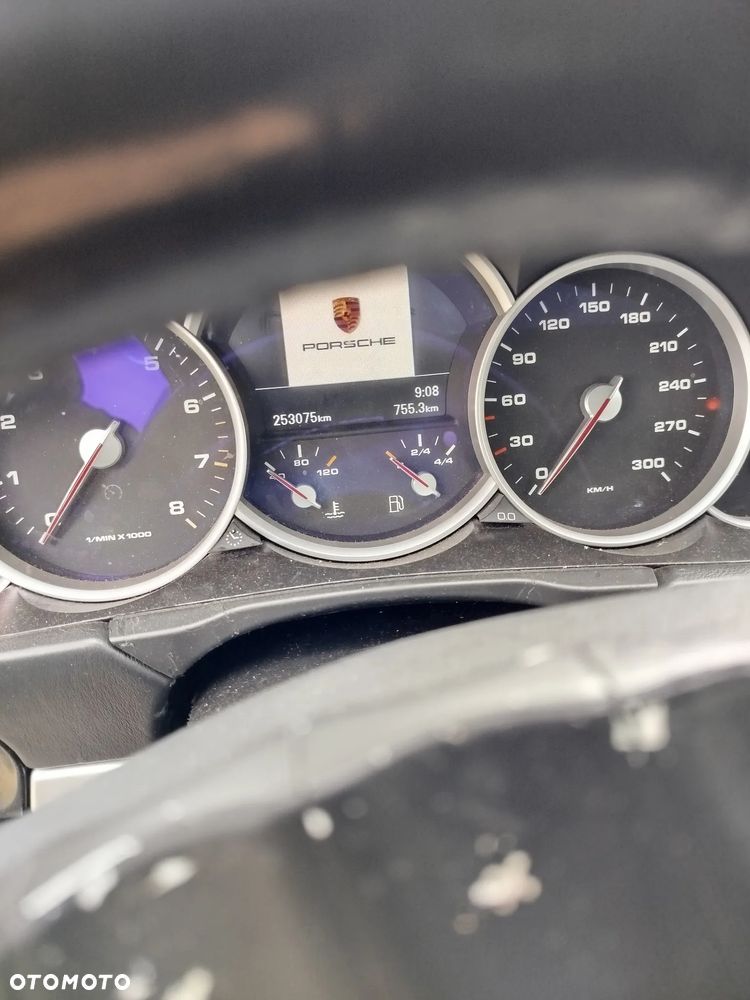 Porsche Cayenne - 5