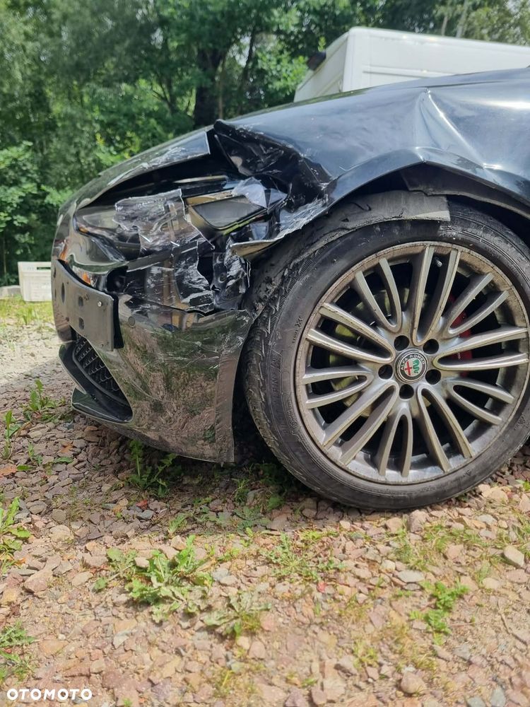 Alfa Romeo Giulia 2.0 Turbo - 12