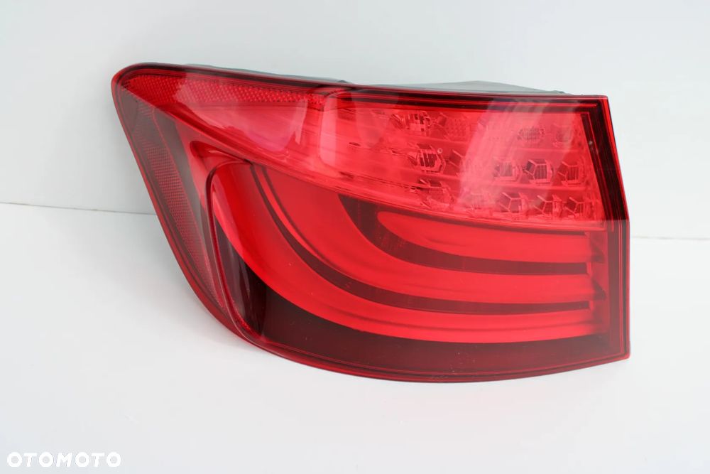 Lampa tylna prawa tył  prawy stan BDB OE BMW F10 2013r - 2