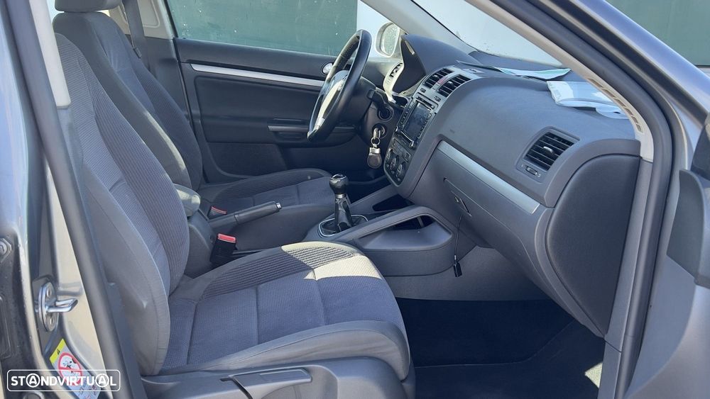 VW Jetta 1.9 TDi BlueM. Confortline - 10