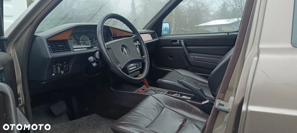 Mercedes-Benz W201 (190) - 16