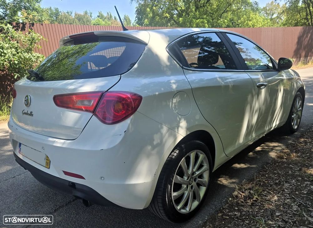 Alfa Romeo Giulietta 2.0 JTDM Distinctive - 6