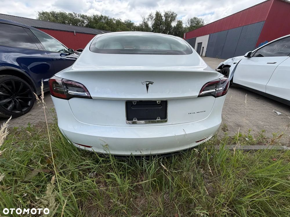 Tesla Model 3 - 5