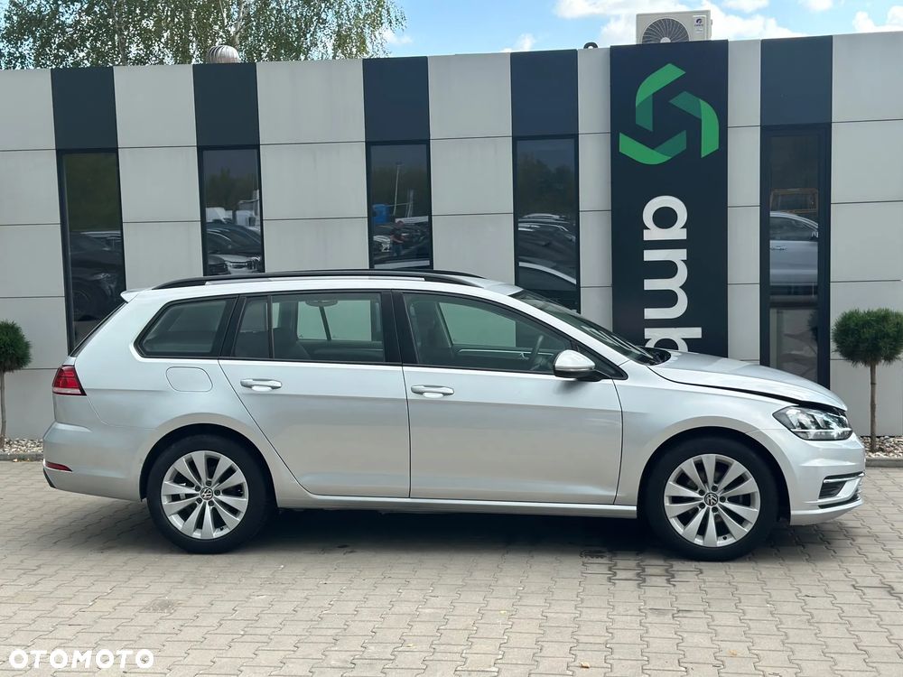 Volkswagen Golf - 6
